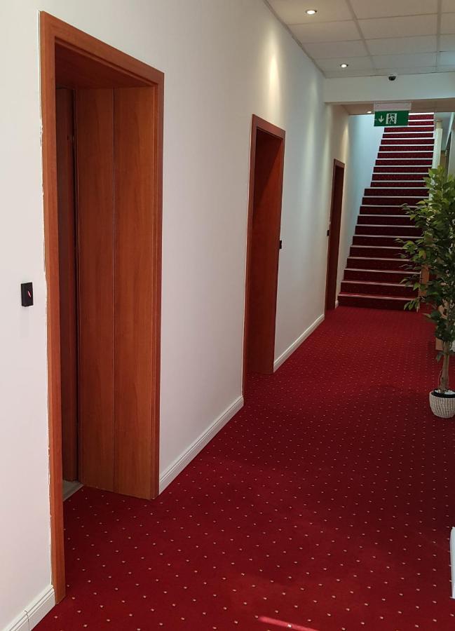 Astra Apartman Tatabánya المظهر الخارجي الصورة